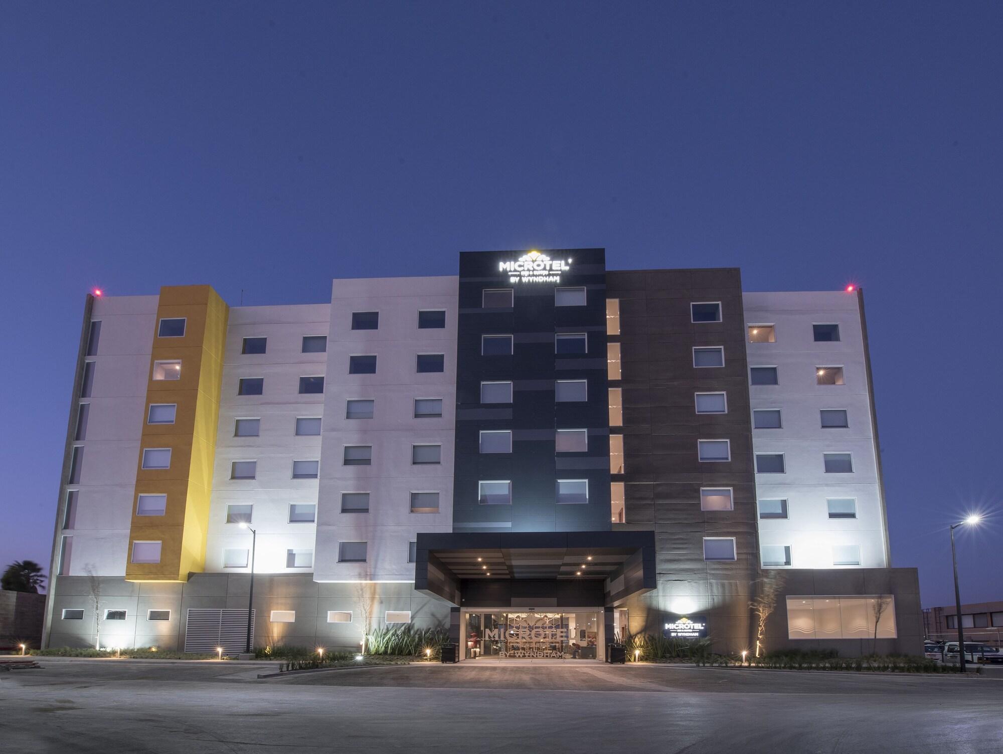 Microtel Inn & Suites By Wyndham Irapuato Exterior foto